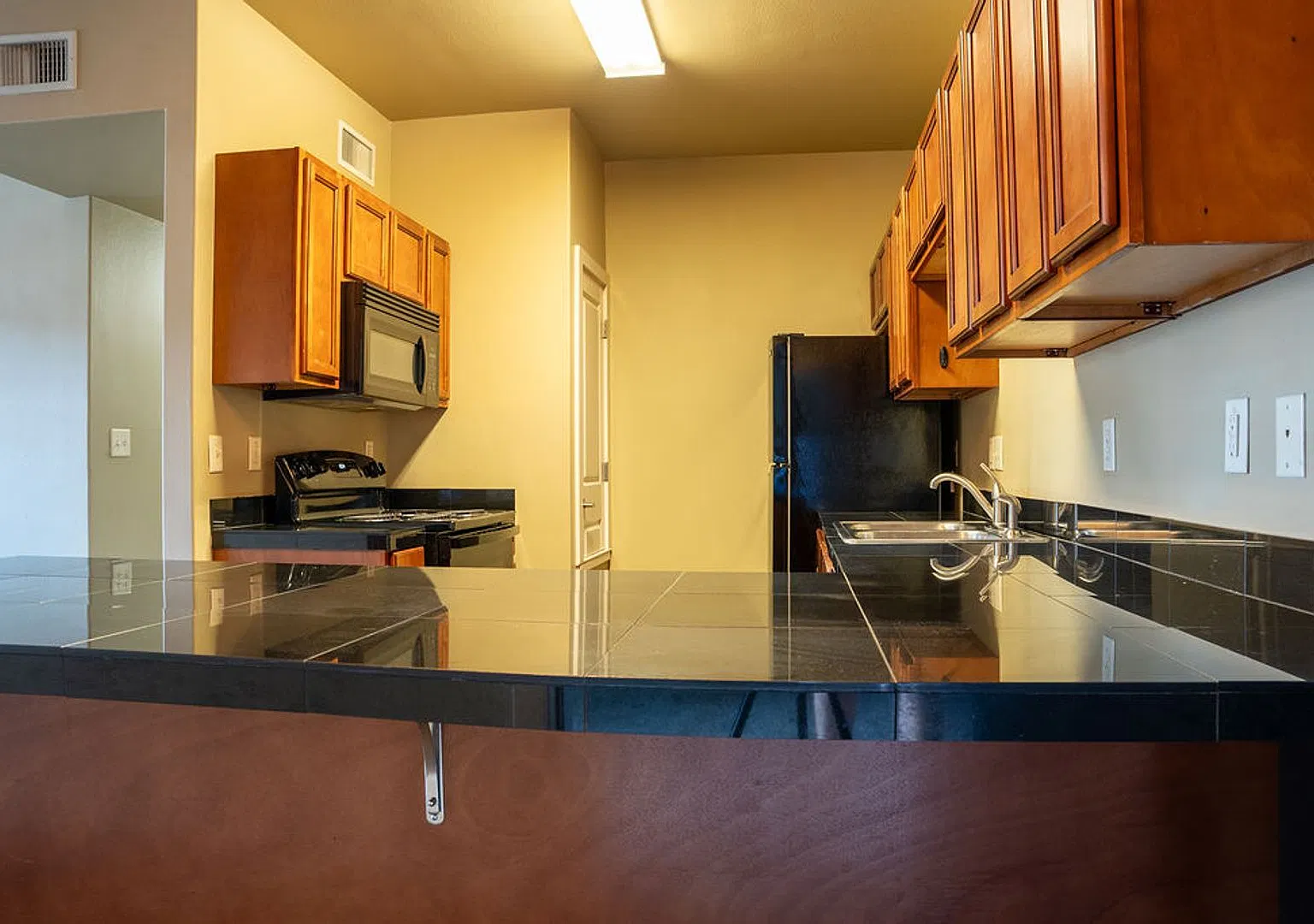 2400 MARKET PLAZA DRIVE — Photo 3
