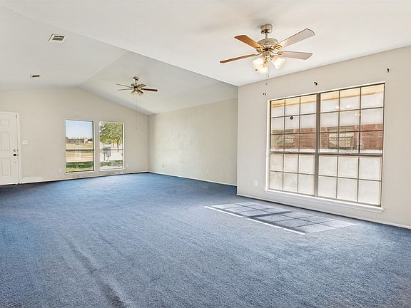 4th image of 805 Whitney St
