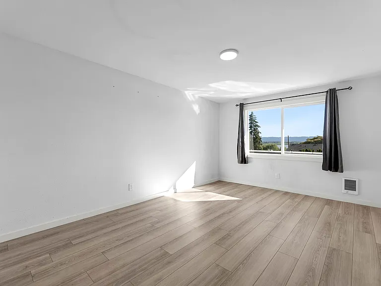 2102 NW Kelly Dr #15 — Photo 5