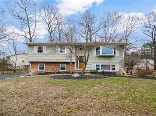 26 Victoria Dr, Airmont, NY 10901