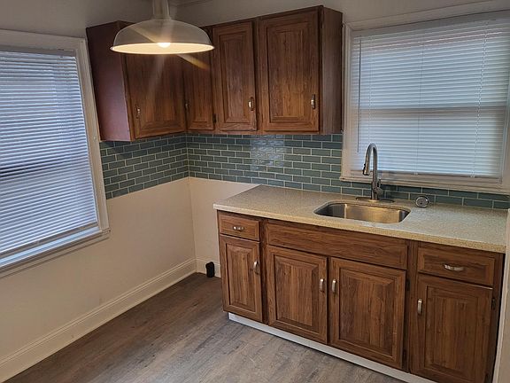 3rd image of 460 Campbells Creek Dr