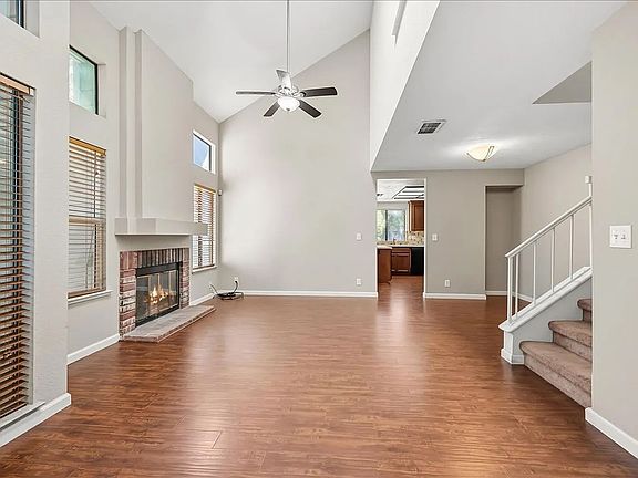 2nd image of 2289 Sandcastle Way