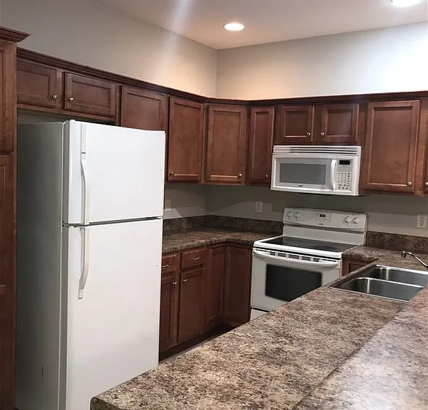 2704 Stone Trace Dr — Photo 2