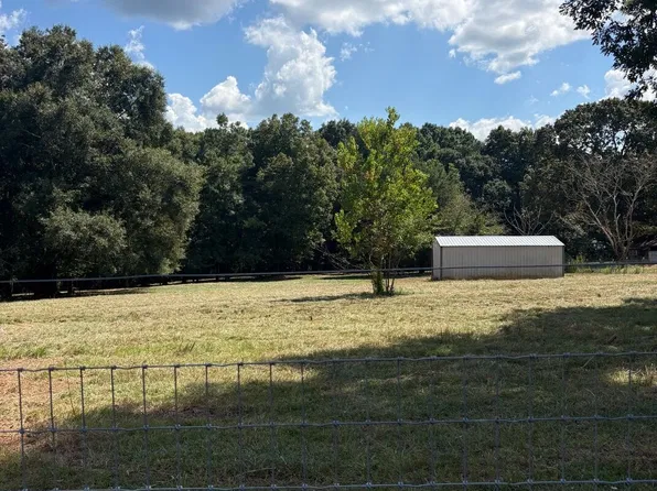 219 Rogers Cir, Barnesville, GA 30204