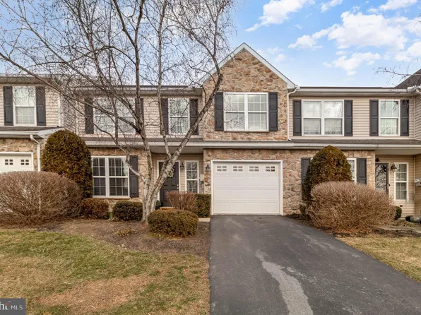 59 Carousel Cir, Hershey, PA 17033