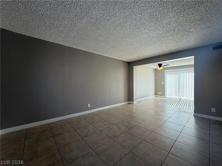 6207 Meadow Brook Ln — Photo 2