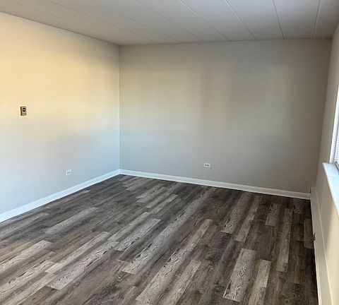 5th image of 4931 Columbus Dr #6