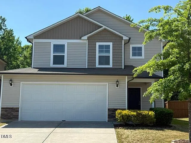 3 bed, 2.5 bath, 2392 sqft, $2,200 — Photo 1