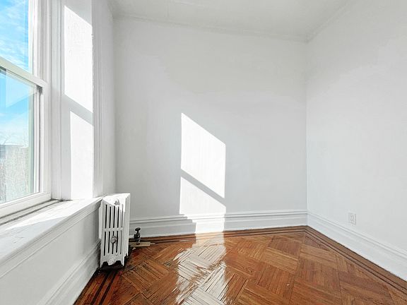 5th image of 465 45th St APT 3