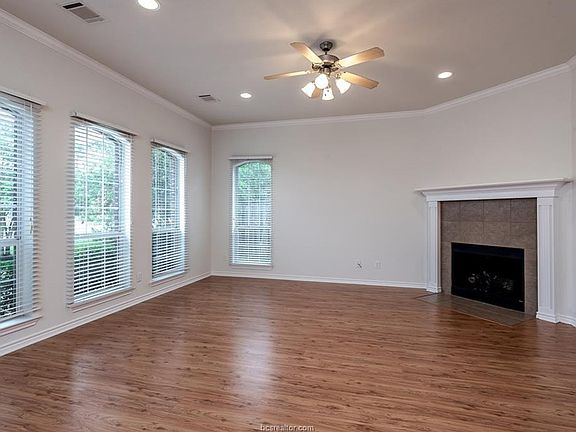 4th image of 2404 Newark Cir