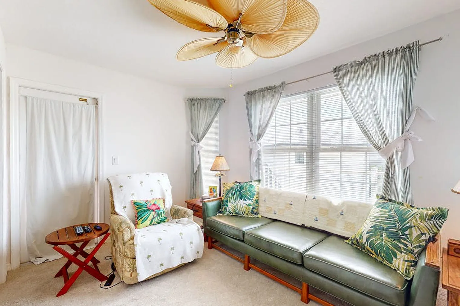 2 bed, 2.0 bath, 2292 sqft, $5,616 — Photo 4