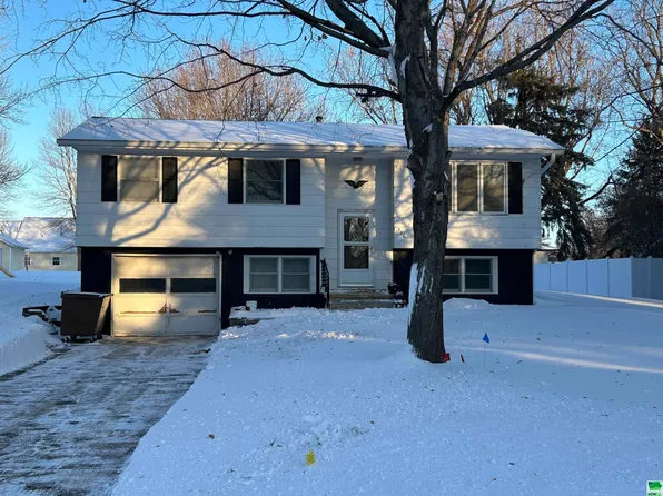 526 Kastner Dr, Holstein, IA 51025