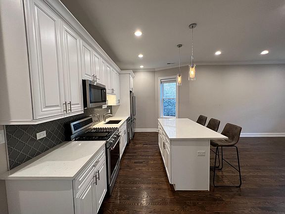 2nd image of 1744 W Winnemac Ave #2