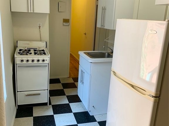3rd image of 125 Sullivan St APT 9
