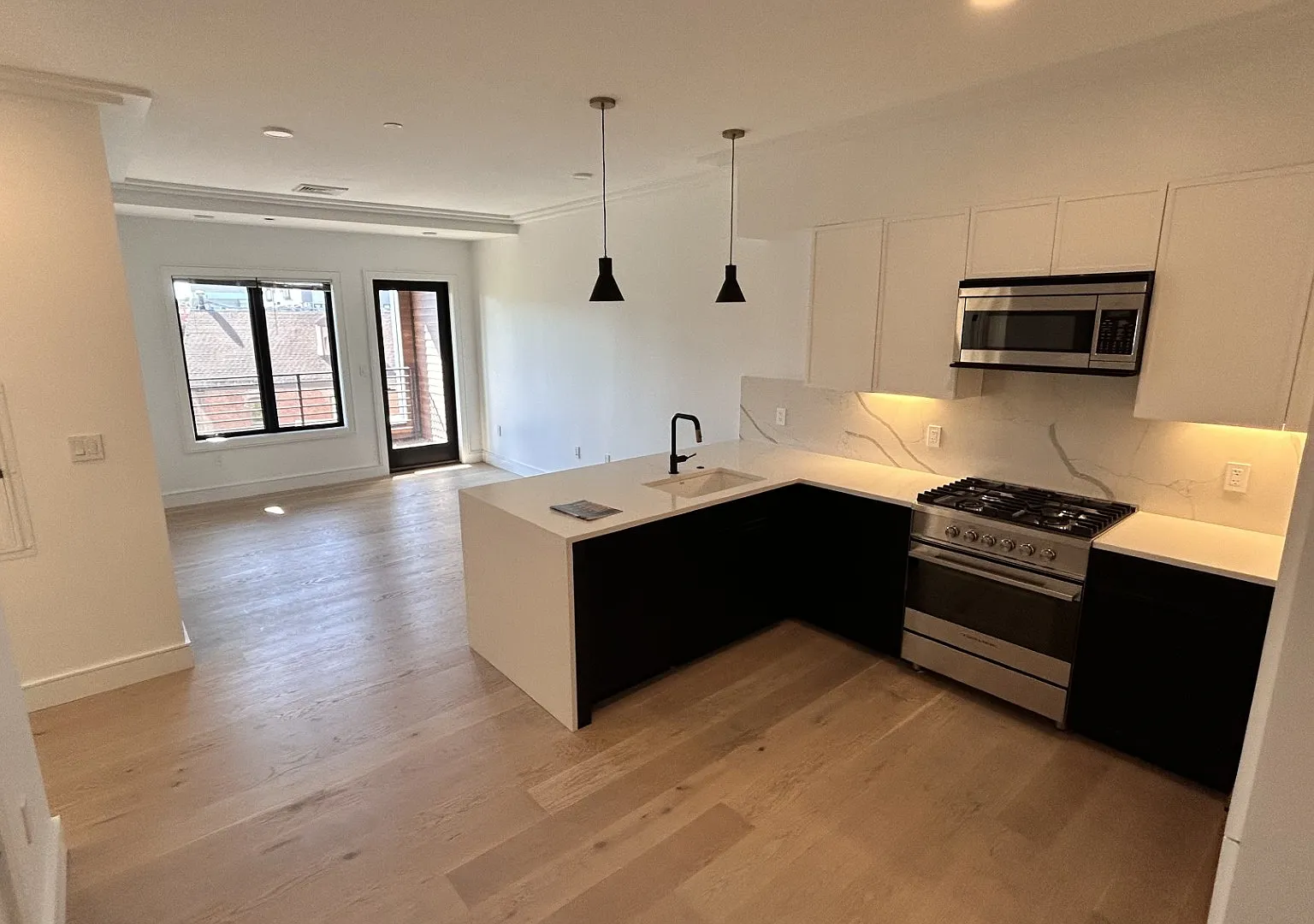 2 bed, 1200 sqft, $4,350 — Photo 1