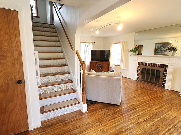 3rd image of 361 Barry Rd