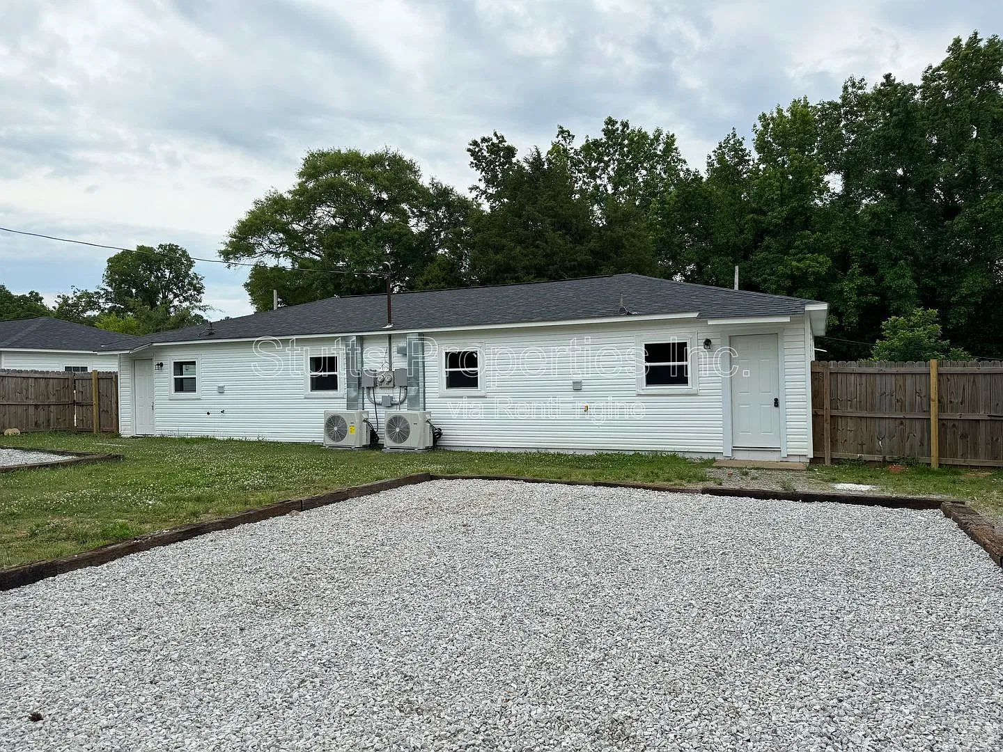 2 bed, 1.0 bath, $850 — Photo 1