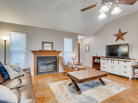 4th image of 1313 Pamela Dr