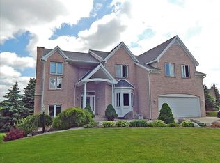 1461 Crystal Valley Ct SE, Caledonia, MI