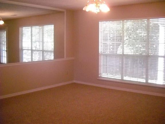 5th image of 1228 E Ash St