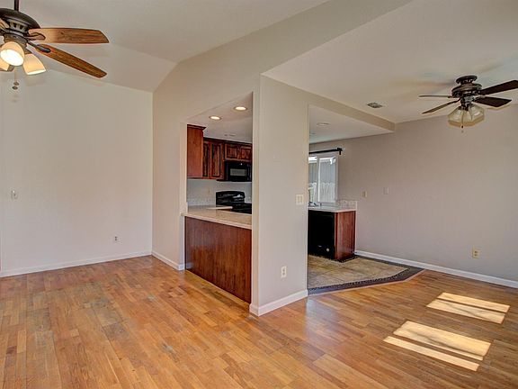 5th image of 8292 Turnbury Dr