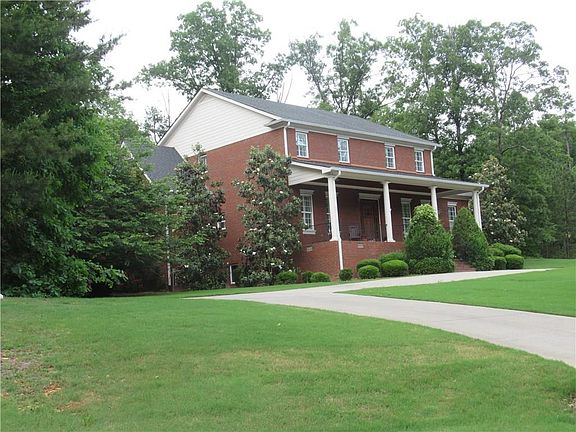 2nd image of 424 Woodlawn Dr