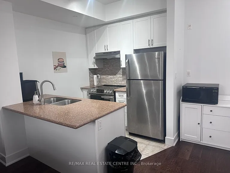 90 Charlton Ave W #303 — Photo 6