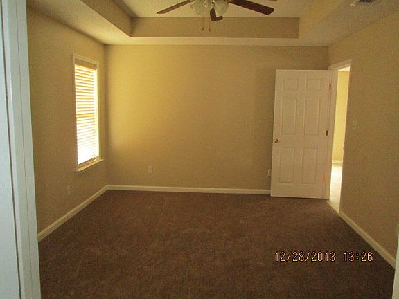 5th image of 823 Summer Ln