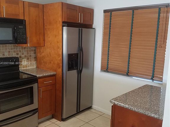 4th image of 310 Racquet Club Rd APT 204