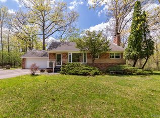 25395 Edgemont Dr NE, Southfield, MI