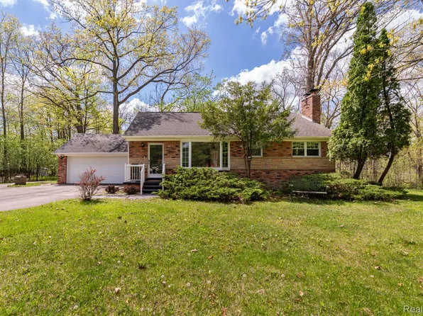 25395 Edgemont Dr NE, Southfield, MI 48033