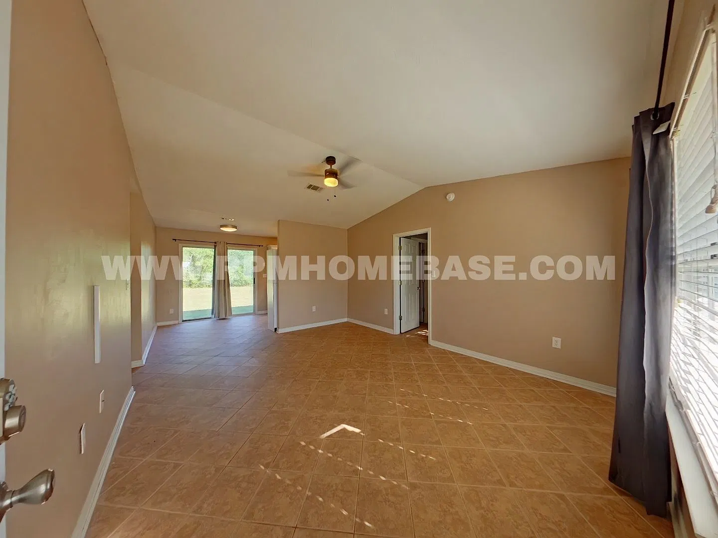 Cozy 3-Bedroom Home on a Large Corner Lot in North Crestview — Photo 2