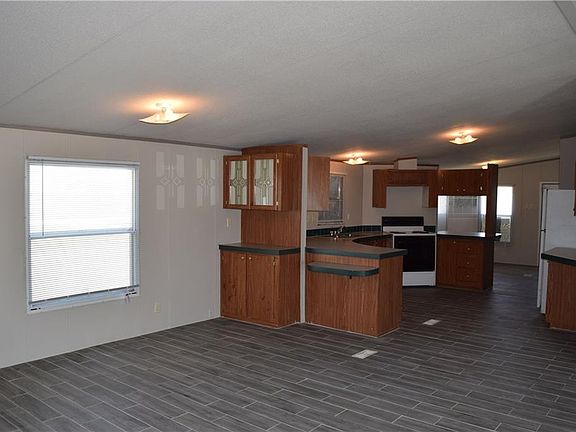 3rd image of 4001 Meadow Vista Cir