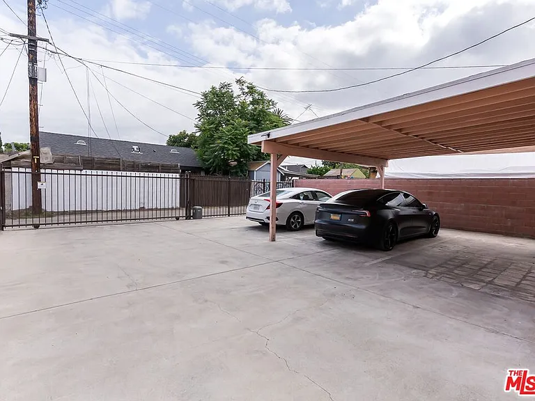 145 E Gage Ave — Photo 8