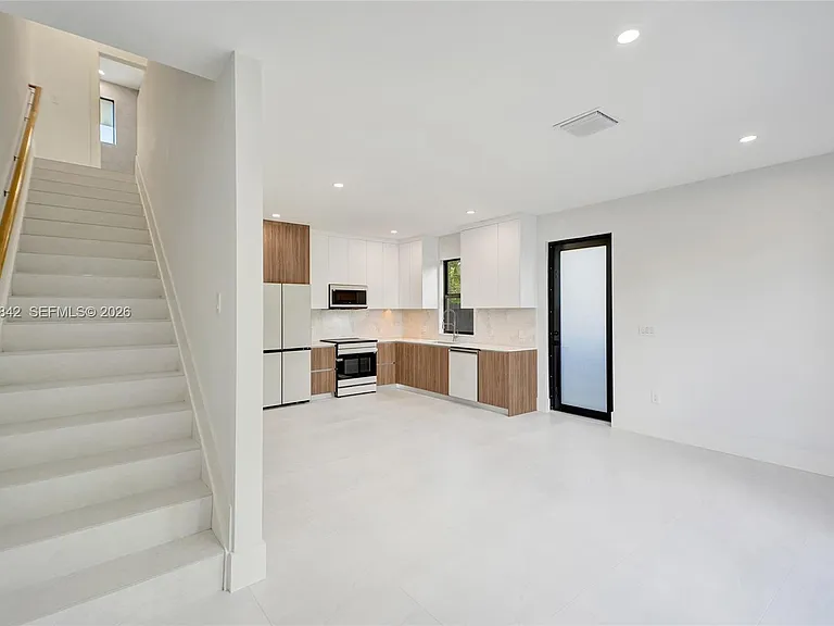 119 NE 118th St — Photo 7