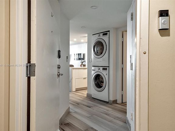 3rd image of 1717 N Bayshore Dr APT 1448