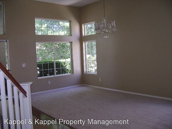5th image of 473 Crownpointe Cir
