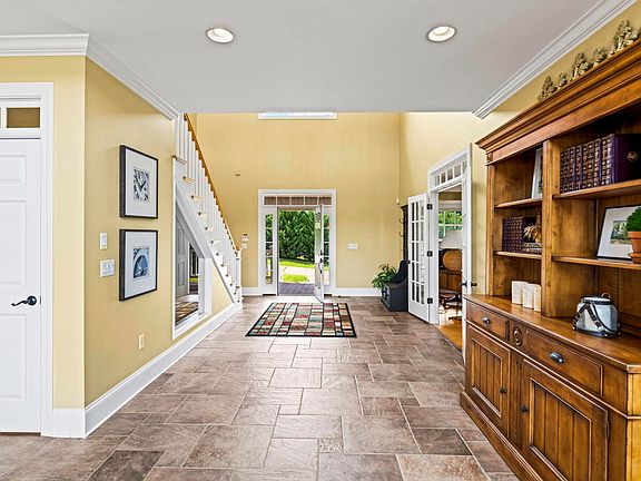 5th image of 1032 Hillview Dr
