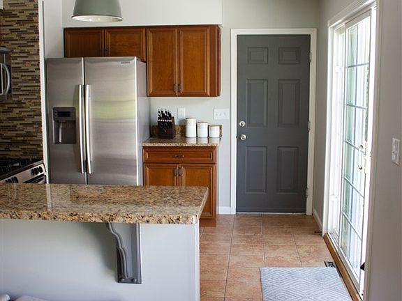 5th image of 448 Franklin St