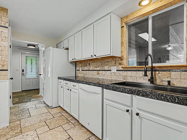 2115 N Courtney Dr — Photo 10