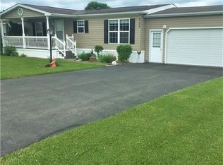 6298 Lambert St, Victor, NY 14564