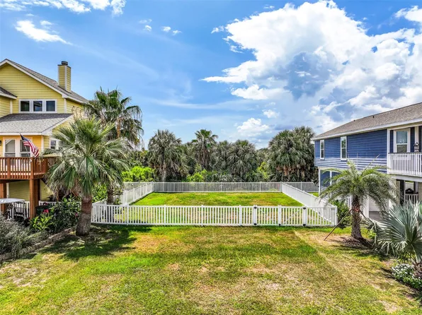 4126 Nueces Dr, Galveston, TX 77554