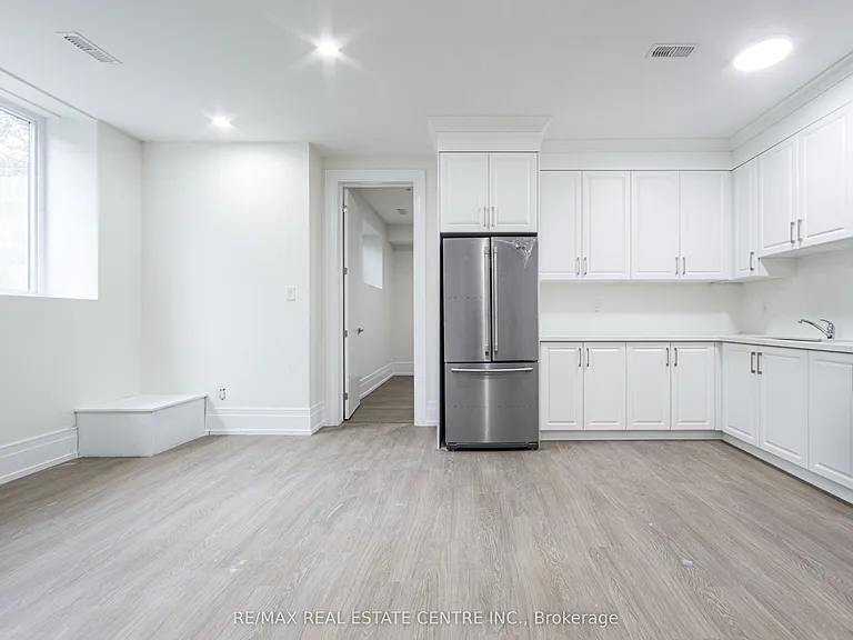 143 Balsam Dr — Photo 5