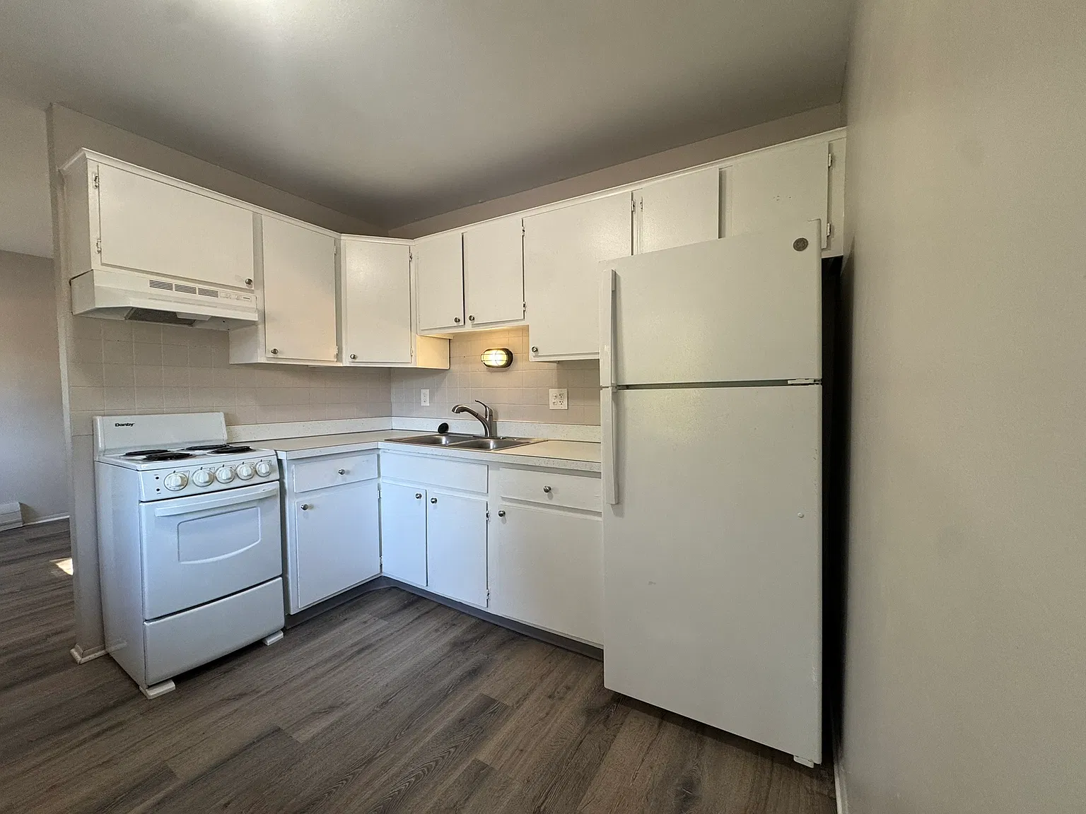 1750-1770 St Johns Park Place Apartments - 5 — Photo 4