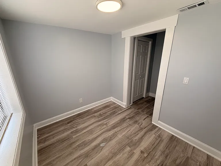 112 Hallock Ave #2L — Photo 9