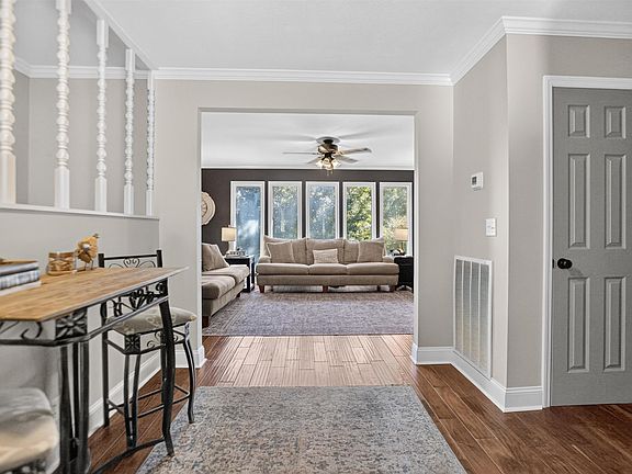 3rd image of 804 Maxanna Dr