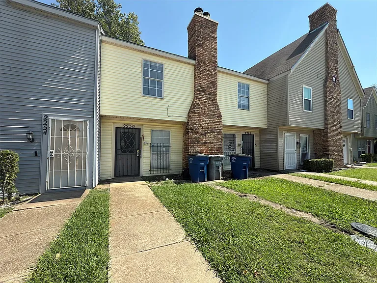 2250 Aspen Dr — Photo 1