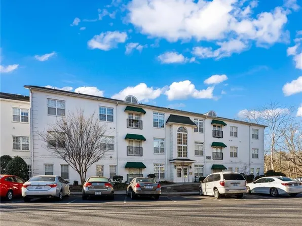 100-301 Sunset Cir, Greensboro, NC 27408