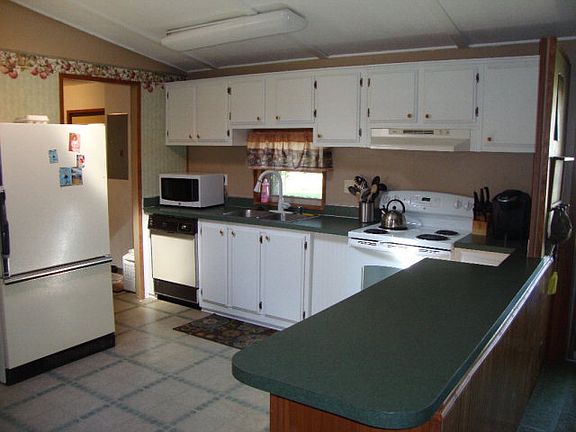 5th image of 610 E 6th St