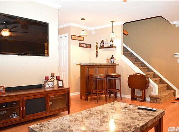 5th image of 14 Woodmont Ct